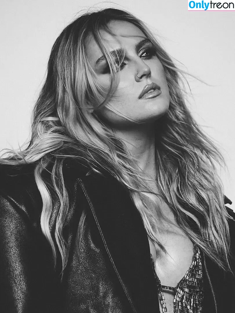 Perrie Edwards nude photo #0480 (perrieedwards)