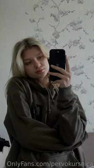 pervokursnica / pervokative nude photo #0056