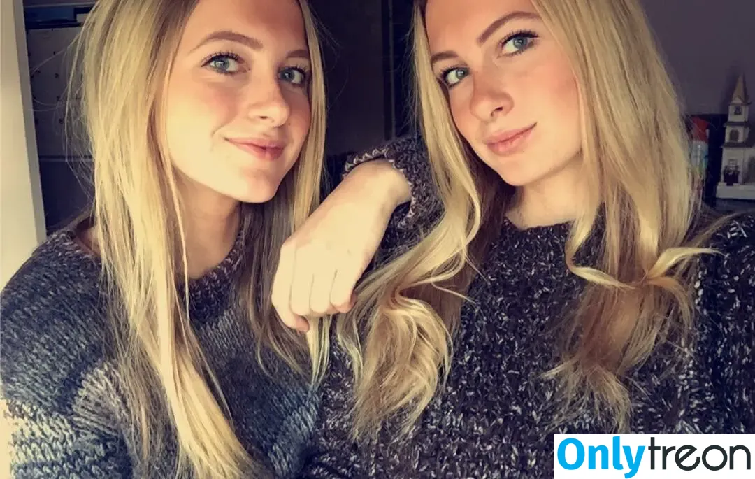Peters Twins nude photo #0002 (Lauren & Nicole / thepeterstwins)