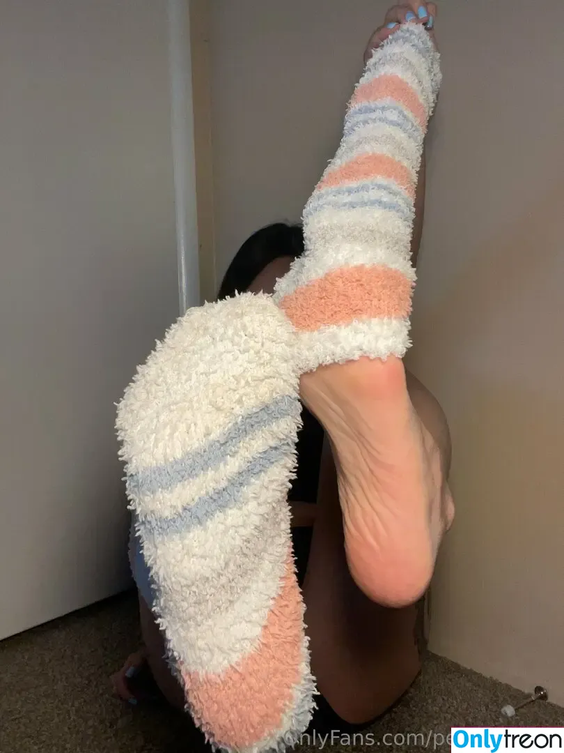 petiteazngirl nude photo #0006 (petiteazngirl)
