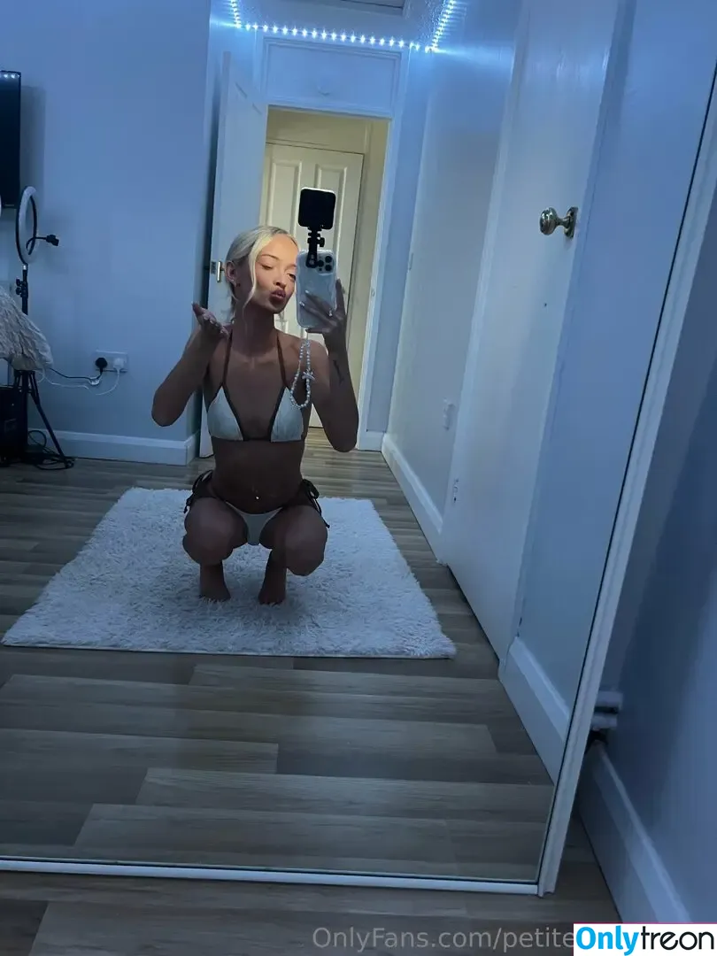 Petitesneakylink nude photo #0116 (amy_nicolexx / amythompson893)