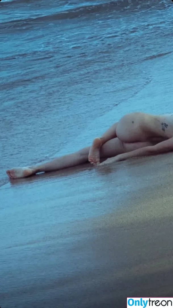 Phaine Gibouyeaux nude photo #0012 (phanieg / phaniegibouyeaux)