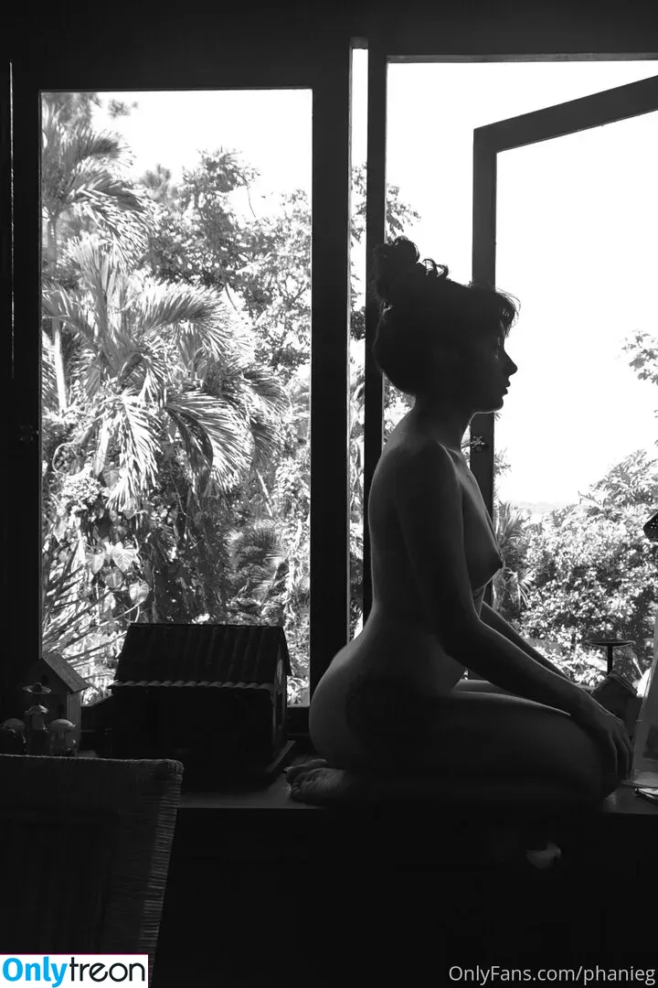 Phaine Gibouyeaux nude photo #0028 (phanieg / phaniegibouyeaux)