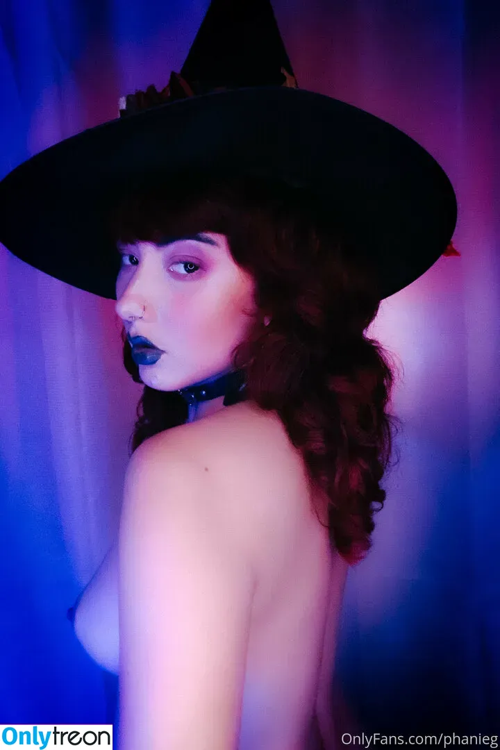 Phaine Gibouyeaux nude photo #0041 (phanieg / phaniegibouyeaux)