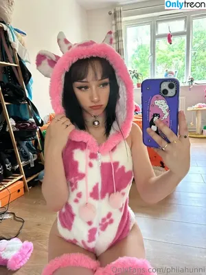 Phiiahunni / Neko.Phia nude photo #0010