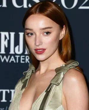 Phoebe Dynevor / phoebedynevor фото голая #0004