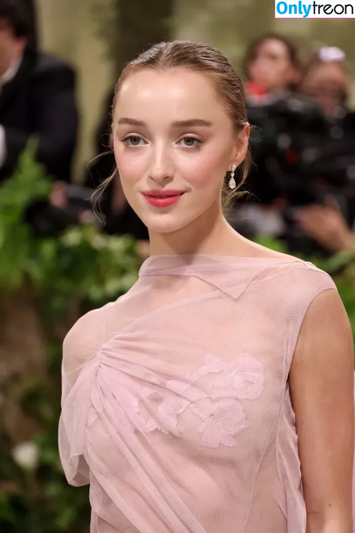 Phoebe Dynevor голая photo #0012 (phoebedynevor)