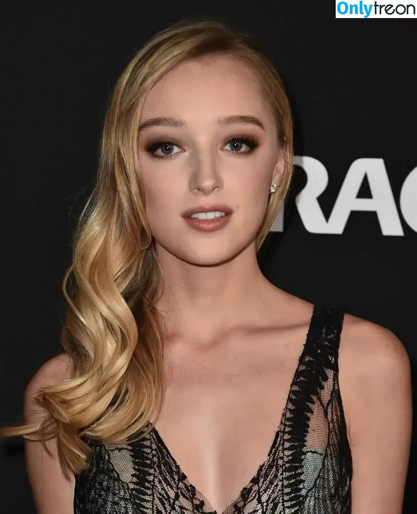 Phoebe Dynevor nude photo #0145 (phoebedynevor)