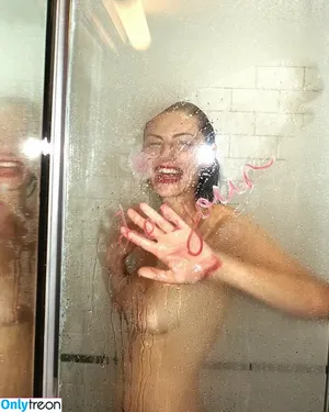 Phoebe Tonkin / phoebejtonkin nude photo #0447