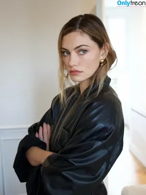 Phoebe Tonkin / phoebejtonkin nude photo #0467