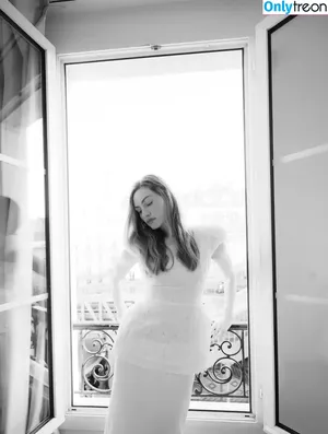 Phoebe Tonkin / phoebejtonkin nude photo #0484