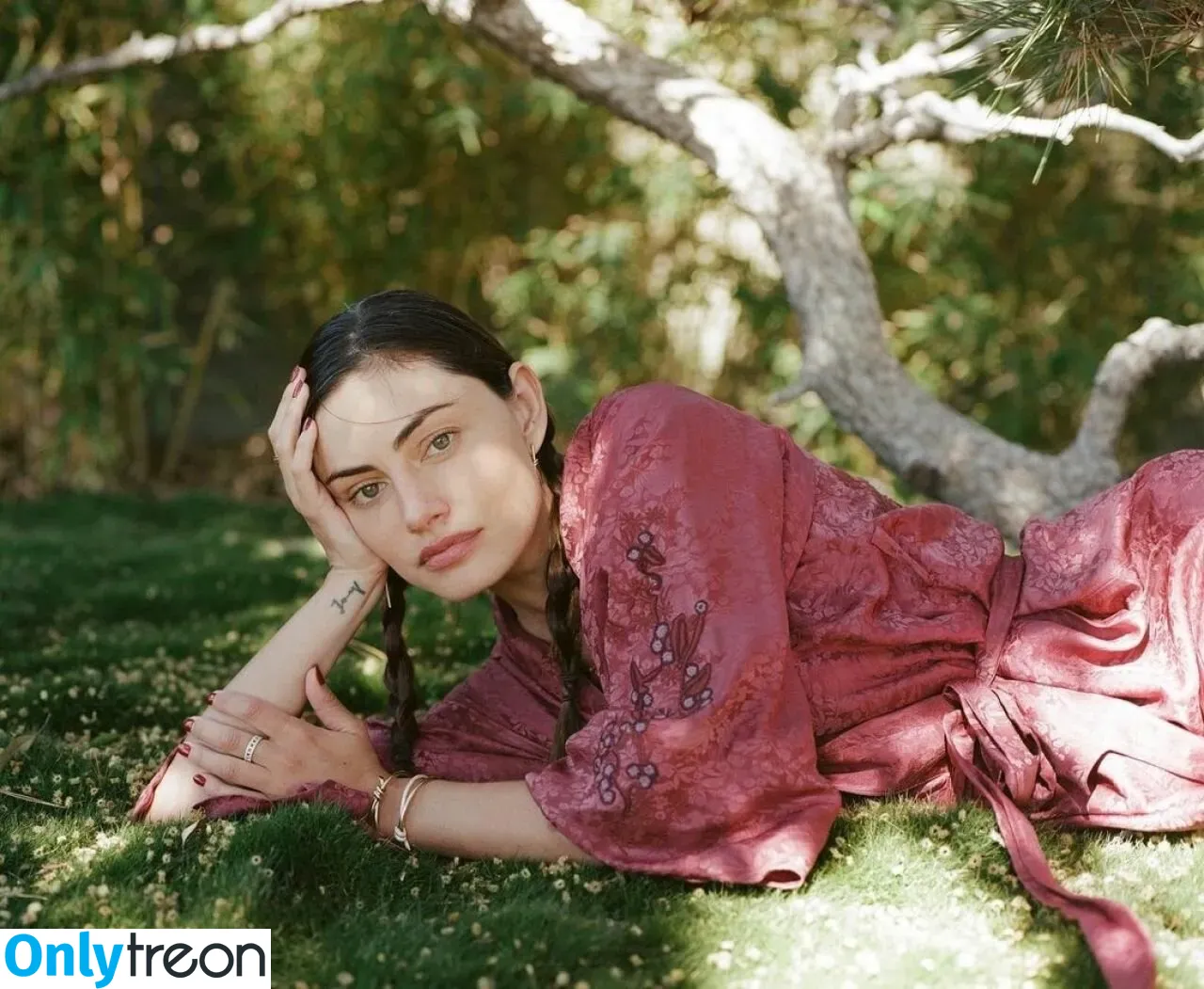 Phoebe Tonkin nude photo #0150 (phoebejtonkin)