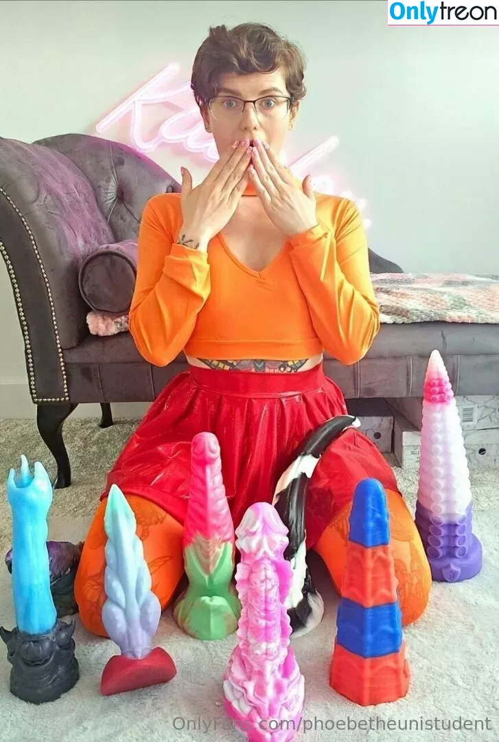phoebetheunistudent nude photo #0482 (unironicfeminism)