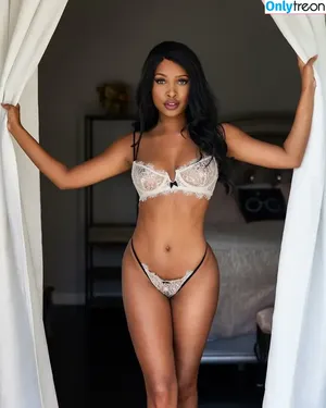 Phoenix Skye / Itsphoenixskye / _imdarkphoenix_ / phoenixskye nude photo #0140