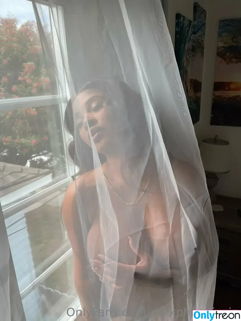 Phoenix Skye nude photo #0104 (Itsphoenixskye / _imdarkphoenix_ / phoenixskye)