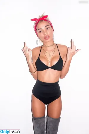 Pia Mia Perez / piamia / princesspiamia фото голая #0096