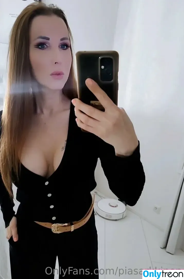 piasarkkinen nude photo #0003 (piasarkkinen_official)