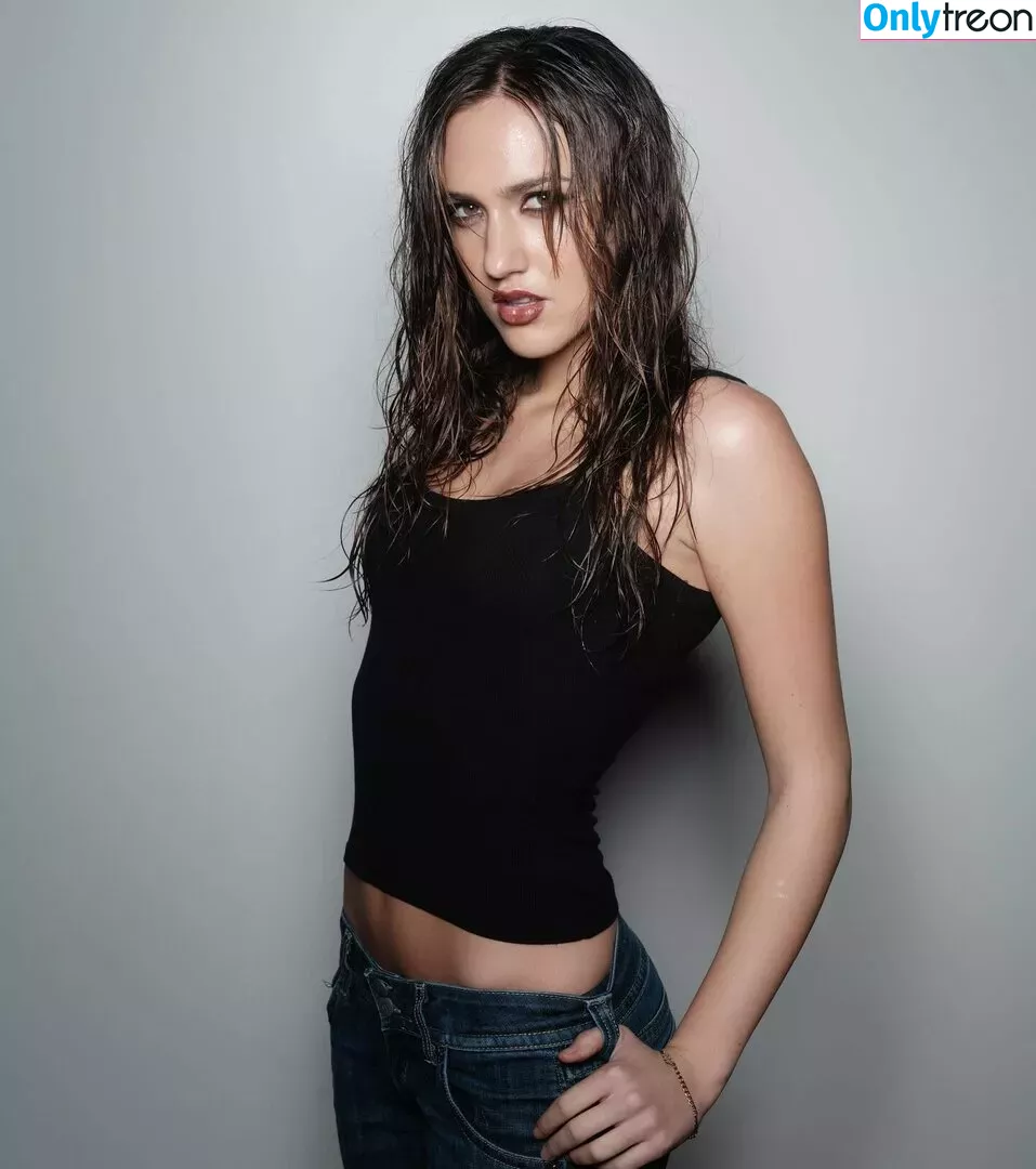 Pilot Paisley Rose nude photo #0021 (officiallypilot / paisleyroseluvin)