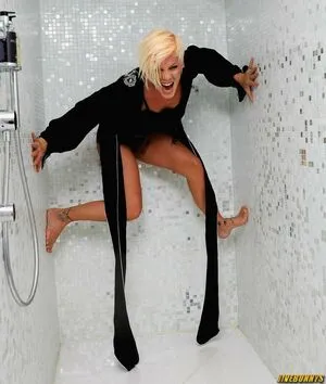 Pink / Alecia Beth Moore / pinksuicide фото голая #0015