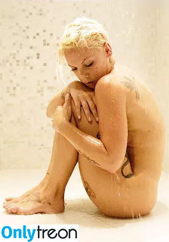 Pink голая photo #0271 (Alecia Beth Moore / pinksuicide)