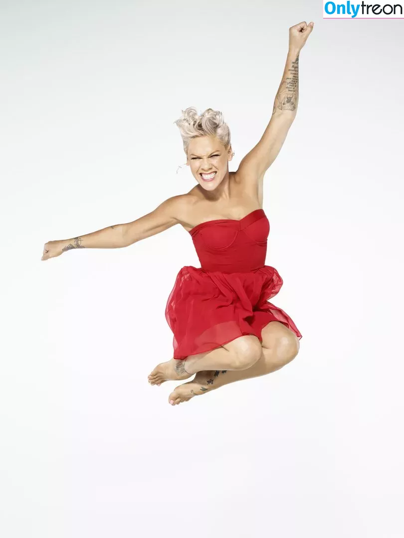 Pink nude photo #0288 (Alecia Beth Moore / pinksuicide)