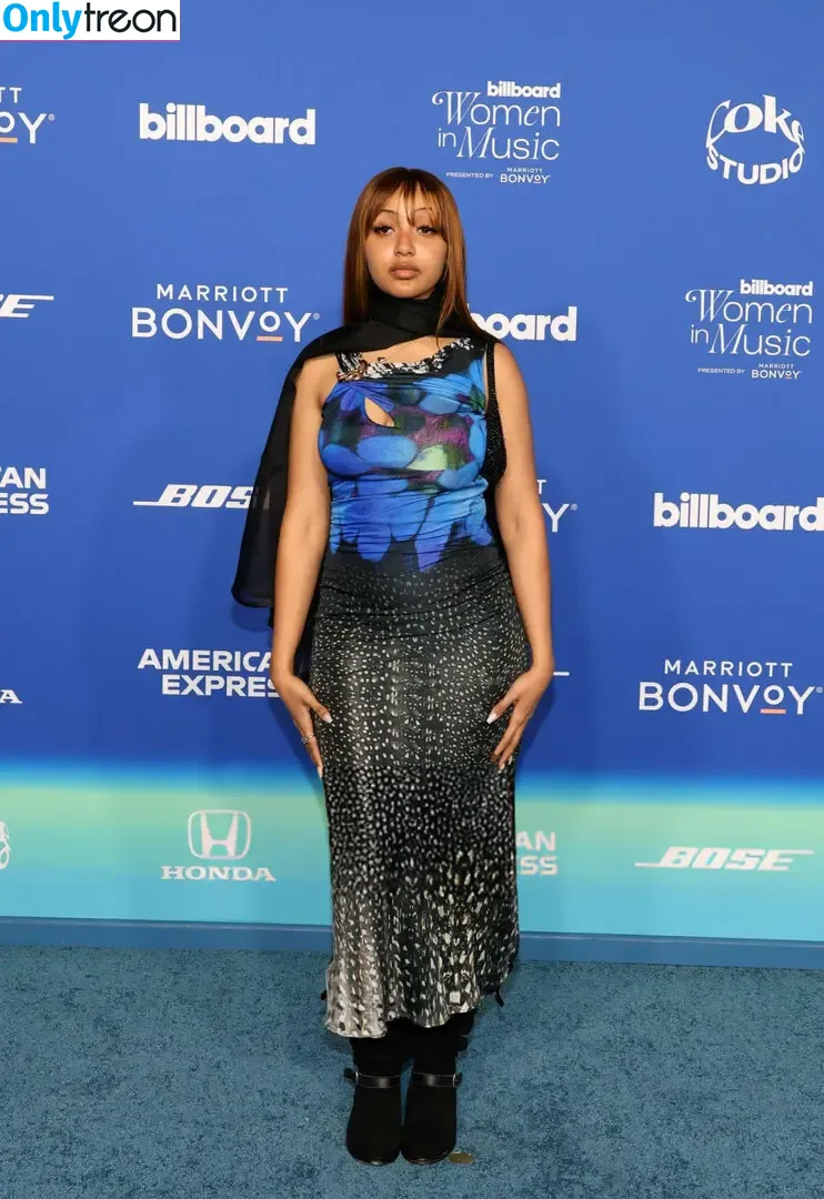 PinkPantheress голая photo #0083 (aloe_vera)