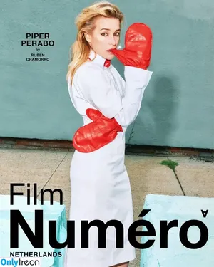 Piper Perabo / piperperabo nude photo #0037