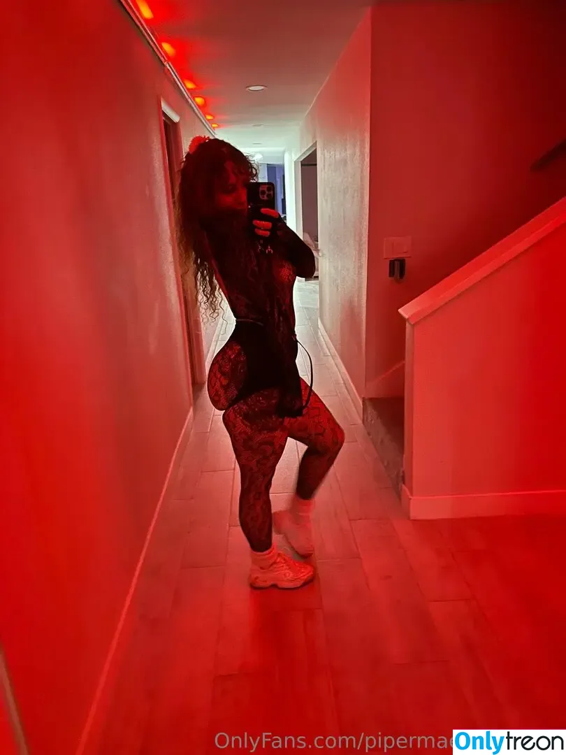 pipermaepeachfree голая photo #0050 (piperkerman)