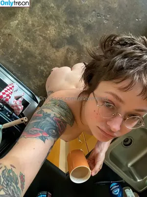 pixarmom6 / pixxarmom_ nude photo #0008