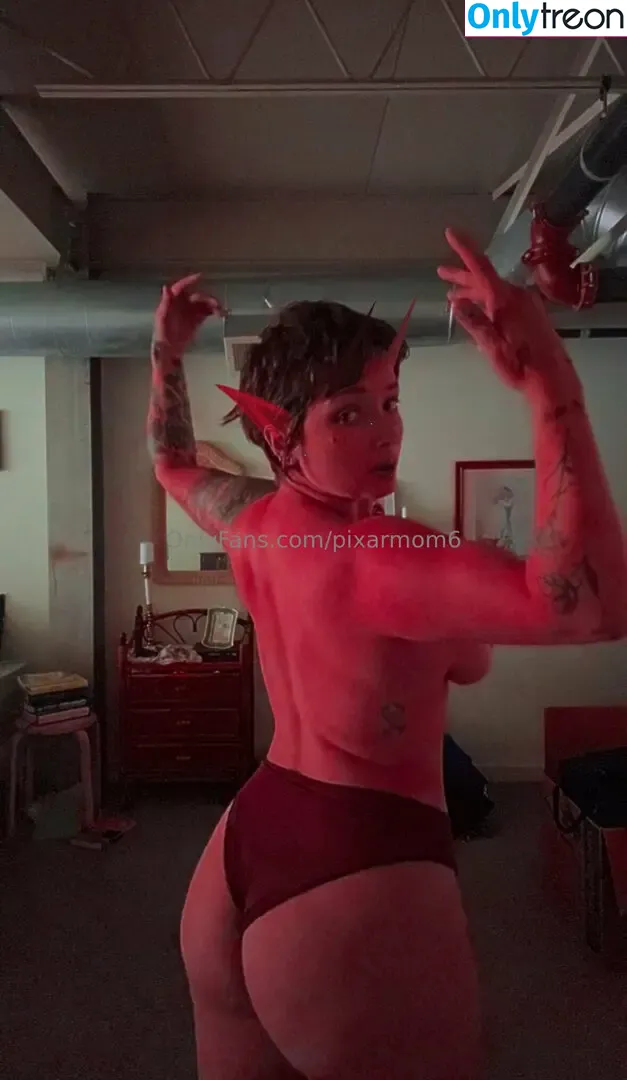 pixarmom6 nude photo #0011 (pixxarmom_)