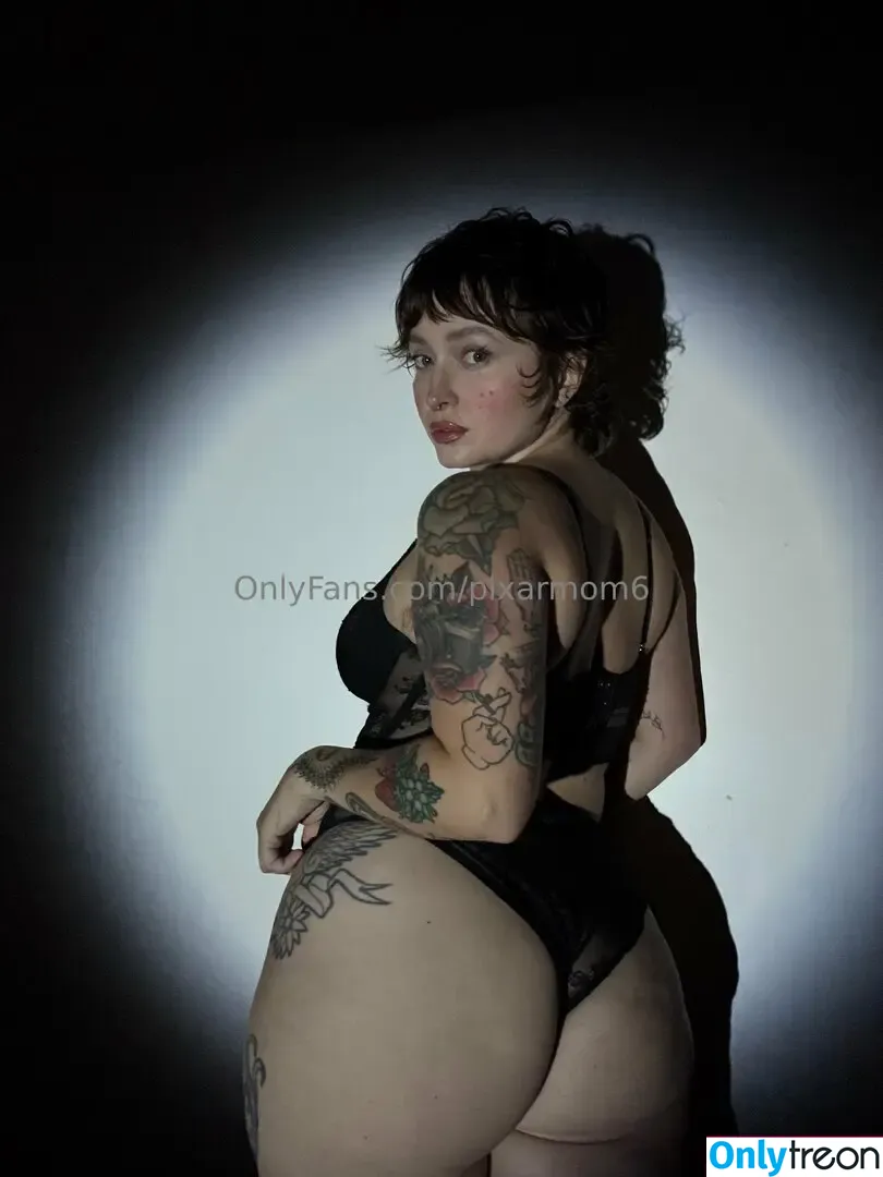 pixarmom6 nude photo #0039 (pixxarmom_)