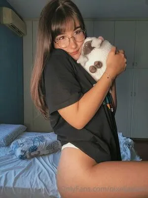 pixeljadearixela / _adrireyes__ фото голая #0015