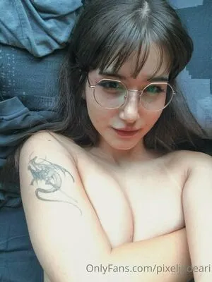 pixeljadearixela / _adrireyes__ фото голая #0031