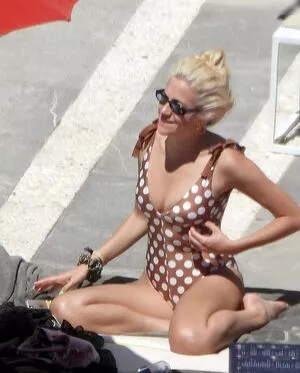 Pixie Lott / pixielott nude photo #0406