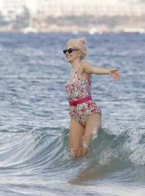 Pixie Lott / pixielott nude photo #0459