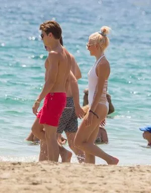 Pixie Lott / pixielott nude photo #0471