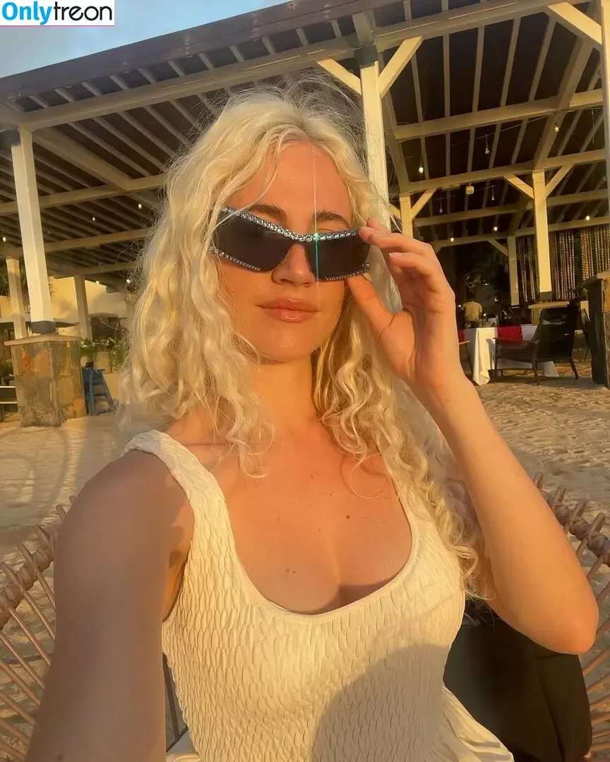 Pixie Lott nude photo #0548 (pixielott)