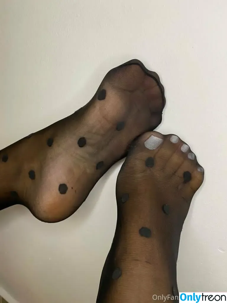 pkelsi22 nude photo #0114 (mynylonsoles_)