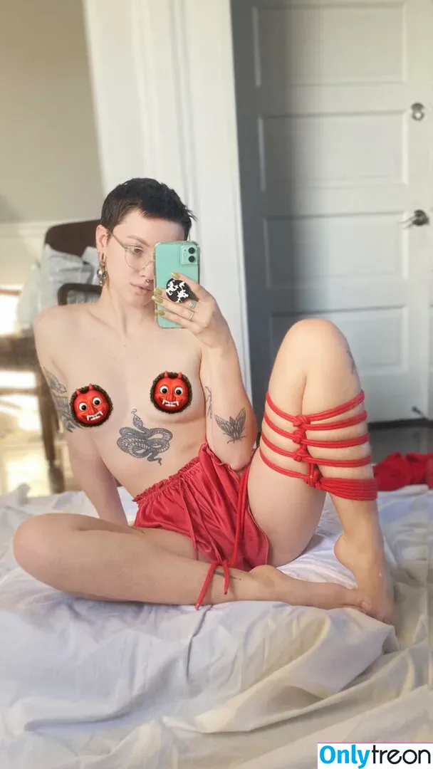 Pleasequietdown nude photo #0010 (evilmilk / milkyevil)