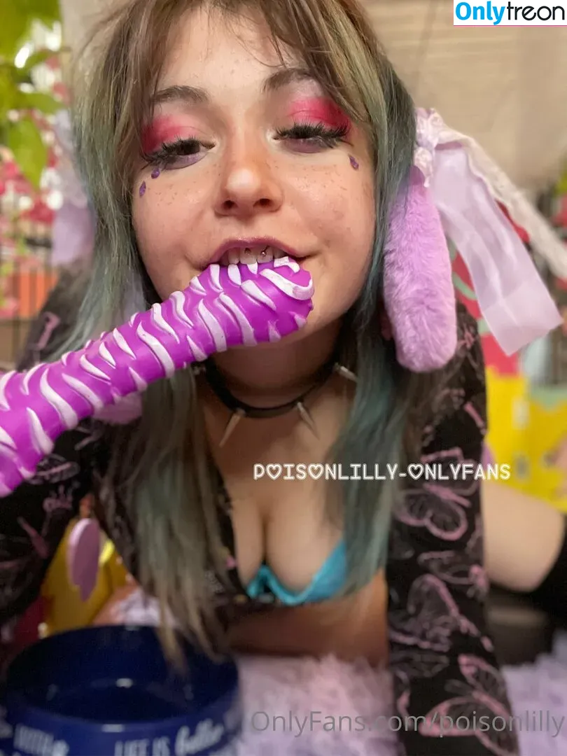 poisonlilly nude photo #0014 (poison_lilly_)