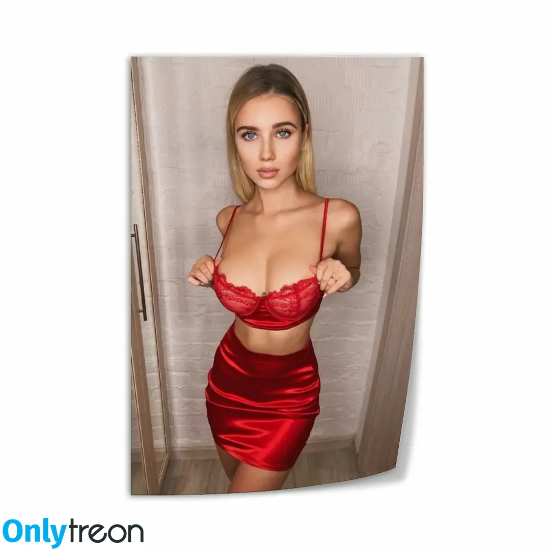 Polina Malinovskaya nude photo #1598 (polinamalinovskaya)