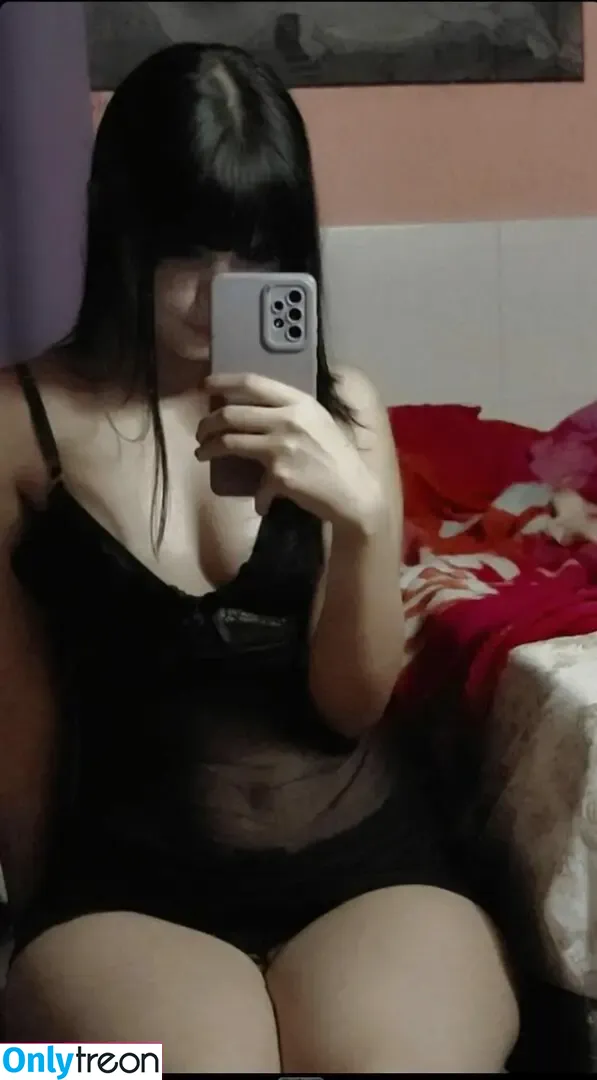 Pollybiscuittt nude photo #0002 (polly.biscoito / prettypiscesbabi)