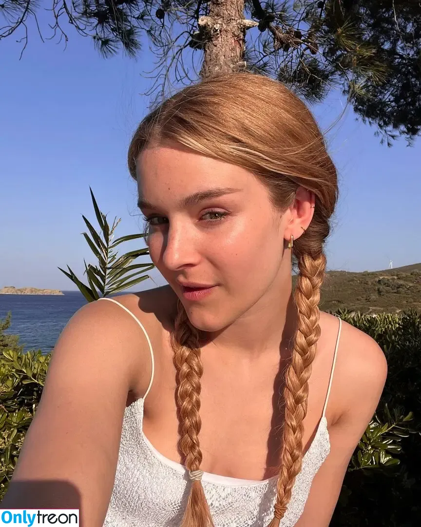 Pommelien Thijs nude photo #0192 (pommelienthijs / pommelinetilliere)