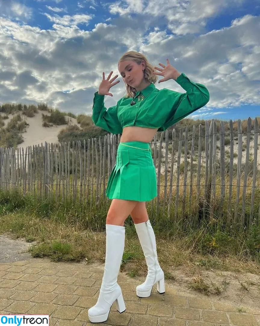 Pommelien Thijs nude photo #0196 (pommelienthijs / pommelinetilliere)