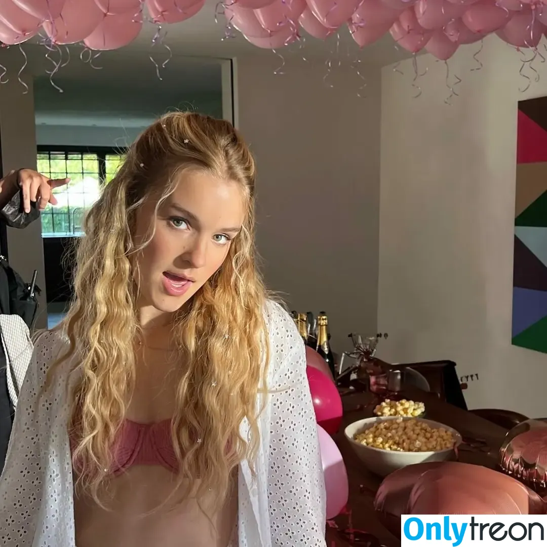 Pommelien Thijs nude photo #0231 (pommelienthijs / pommelinetilliere)