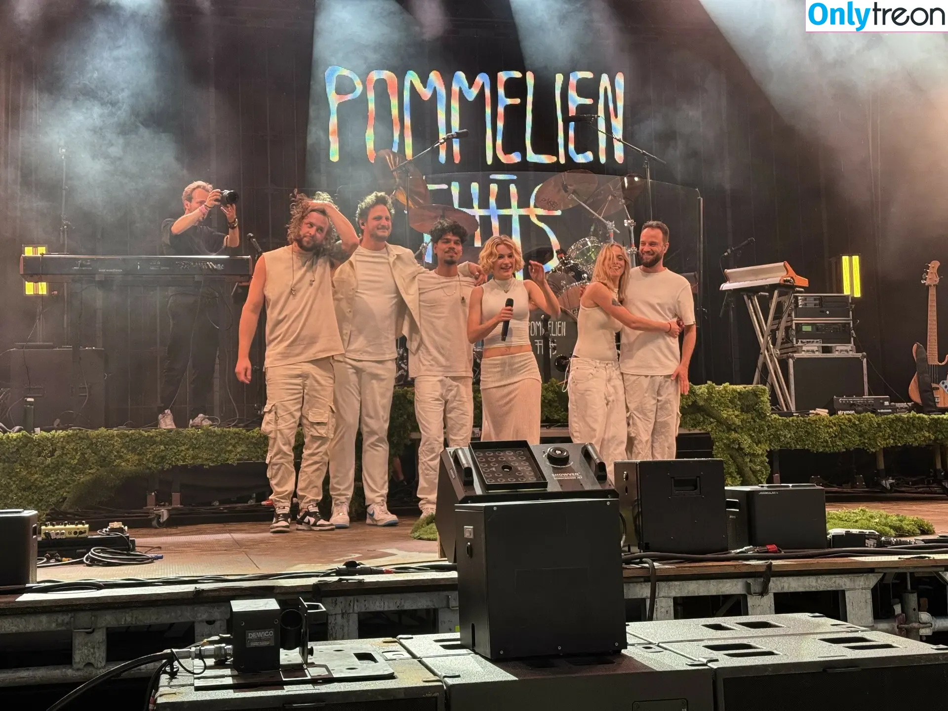 Pommelien Thijs голая photo #0538 (pommelienthijs / pommelinetilliere)