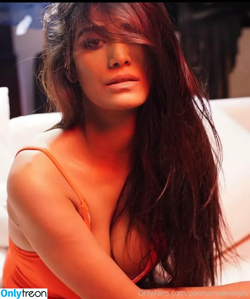 poonampandeytv nude photo #0024 (poonampandeytv)