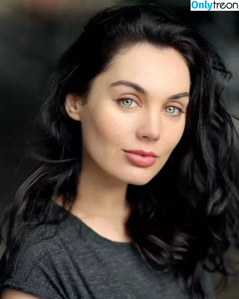 Poppy Corby Tuech голая photo #0002 (poppycorbytuech)