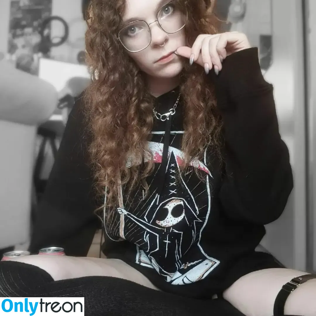 Porcelain Ghoul nude photo #0006 (p0rncelain_ghoul / porcelain.ghoul)
