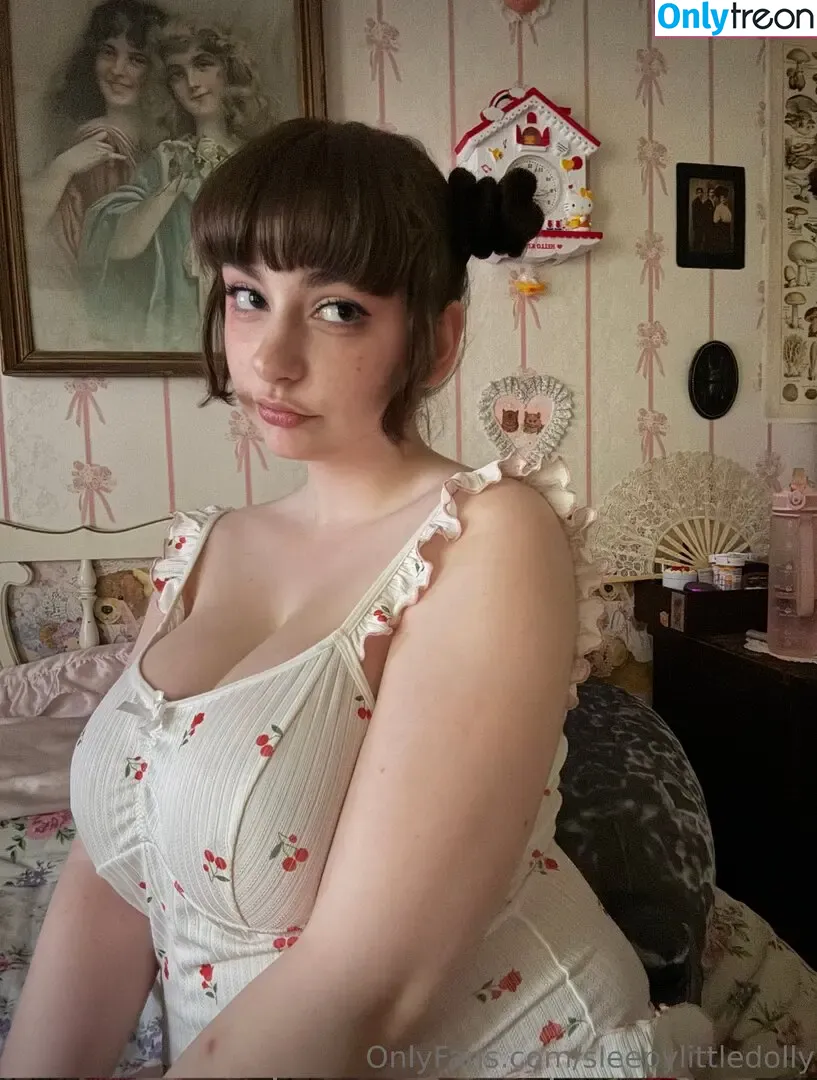 porcelainmilkbottle голая photo #0027 (sleepylittledolly / u379634773)